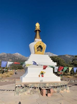 Cao Dai Temple: En Mystisk Smältdegel Av Religioner Och Arkitektonisk Prakt!