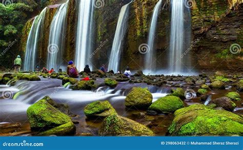 Menyang Waterfall - En majestätisk kaskad mitt i den bambubeklädda naturen!