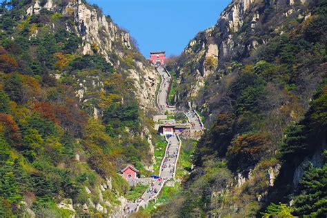 Mount Tai Hiking Trails - Enchanting Peaks and Ancient Legends!